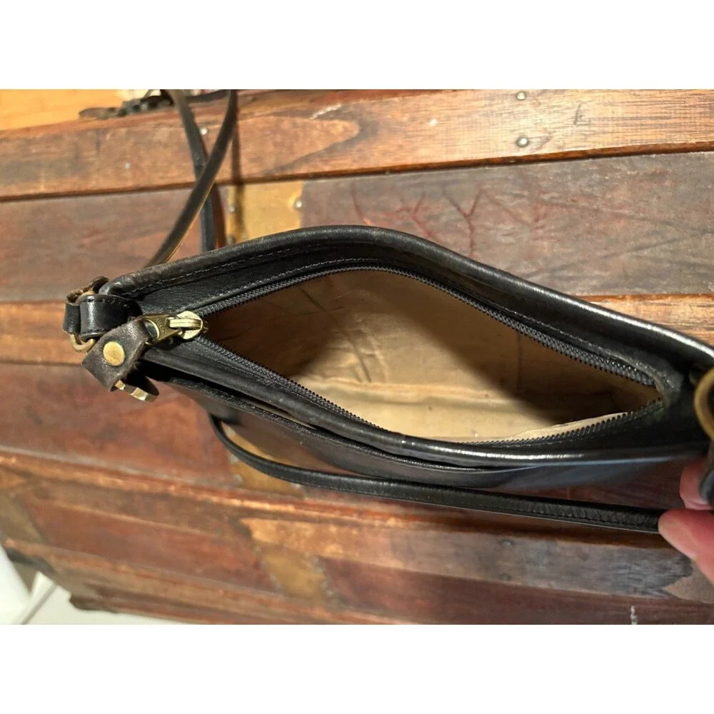 Vintage Brahmin Black Croc Embossed Leather Crossbody Bag 8.5x6x2